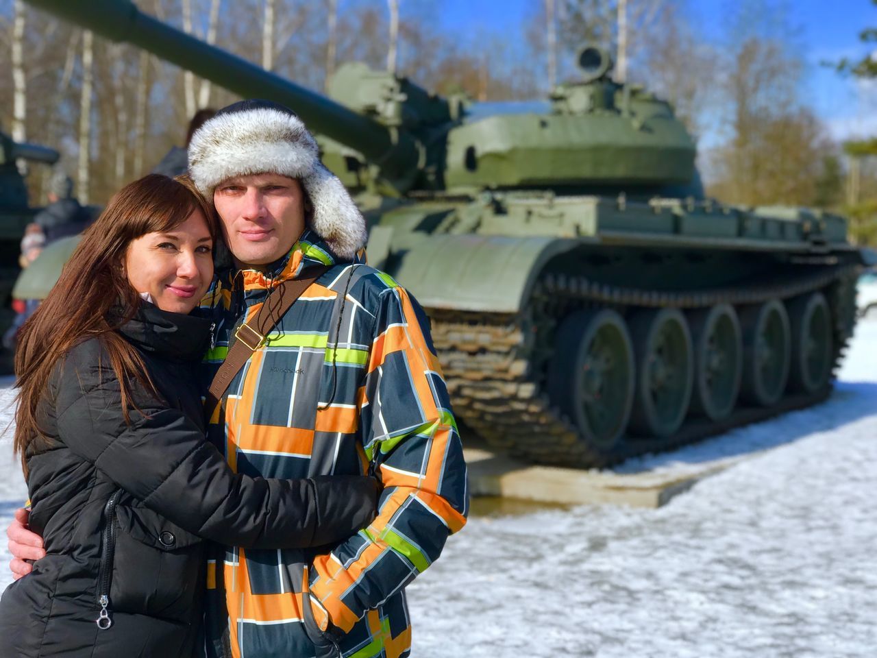 two people, real people, togetherness, day, outdoors, warm clothing, men, couple - relationship, standing, smiling, young women, love, women, young adult, lifestyles, happiness, looking at camera, winter, portrait, headwear, friendship, adult, adults only, people