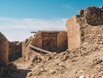 Old ruins of building against sky