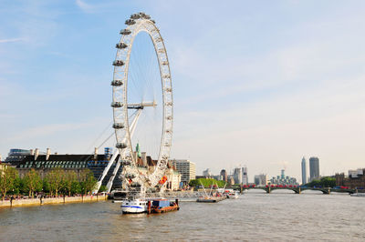 Photo of london eye ferris wheel on the thames river in london, england