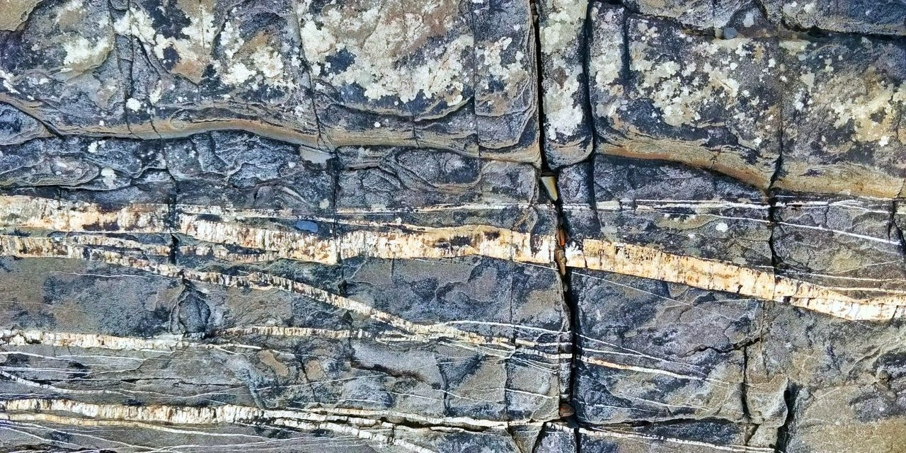 FULL FRAME SHOT OF WALL WITH ROCKS