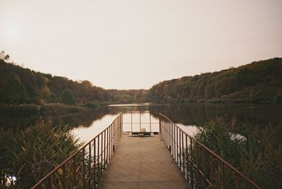 Autumn empty lake