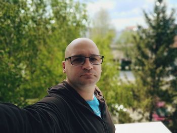 Portrait of young man wearing eyeglasses