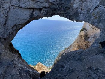 Scenic view of sea against mountain