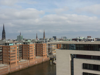 The city of hamburg and the river elbe