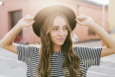 Portrait of smiling young woman wearing hat