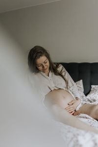 Pregnant woman sitting in bed