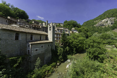 View of old ruins against sky