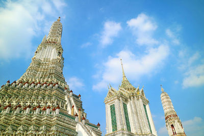 Phraprang wat arun, holy spire of the temple of dawn, a symbolic buddhist temple, bangkok, thailand