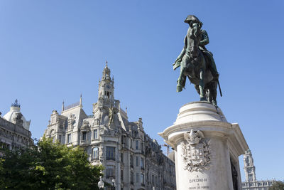 Low angle view of statue of historic building against sky