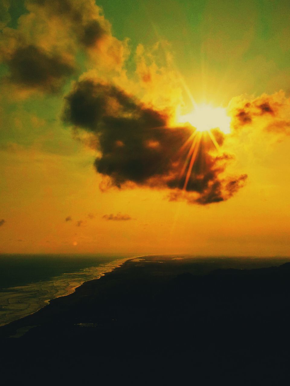 sunset, sun, sea, scenics, orange color, beauty in nature, tranquil scene, sky, tranquility, water, horizon over water, idyllic, silhouette, nature, sunlight, beach, sunbeam, cloud - sky, outdoors, reflection