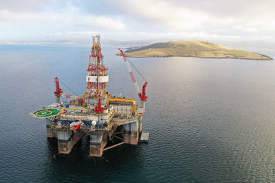 Oil rig off south arm peninsula 