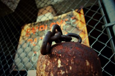 Close-up of rusty metal chain