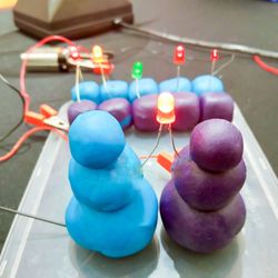 Electric experiment with play dough 