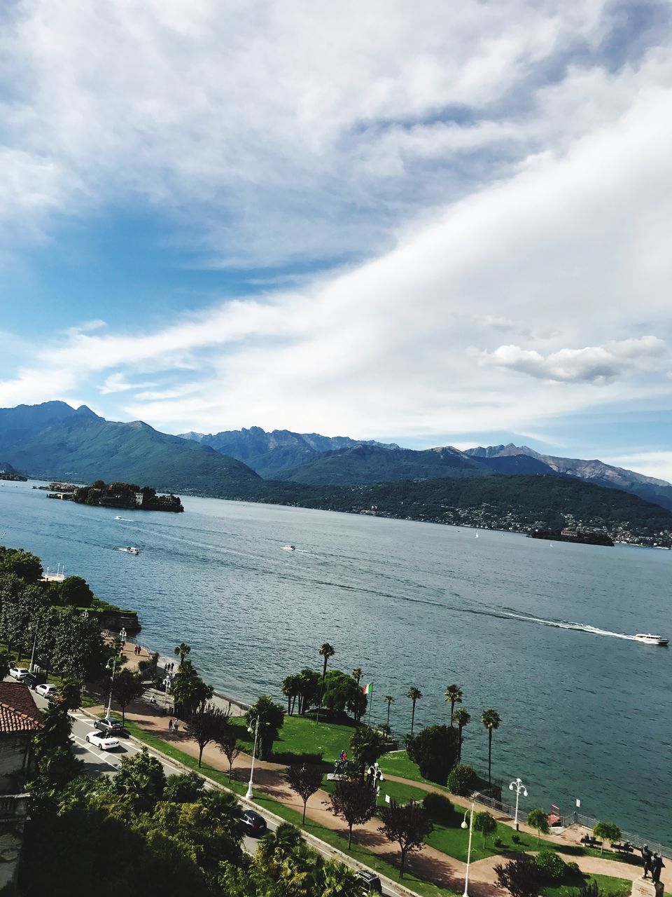 SCENIC VIEW OF SEA BY MOUNTAIN AGAINST SKY