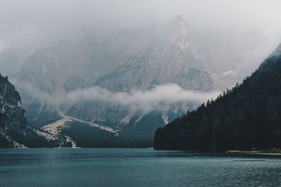 Panoramic view of lake and mountains against sky