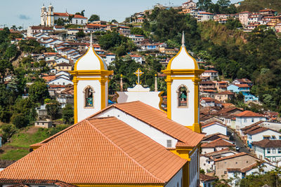 View of igreja matriz church against houses