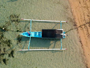 Outrigger boat seen from directly above.