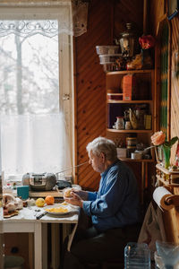 Senior couple preparing dinner at home