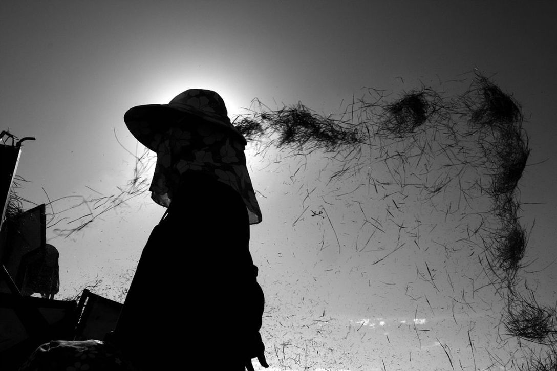 SIDE VIEW OF WOMAN STANDING BY SNOW AGAINST SKY