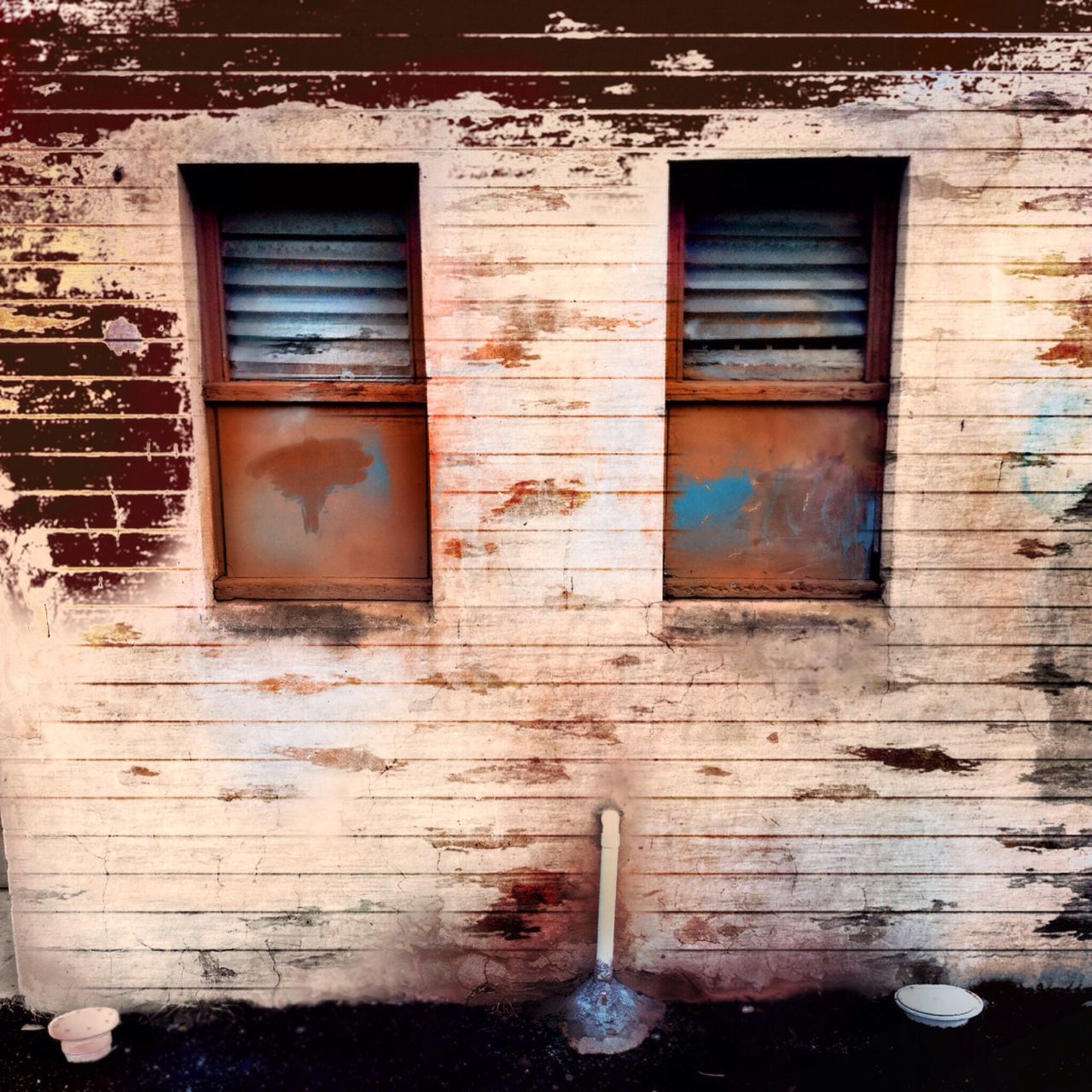 window, building exterior, architecture, built structure, house, weathered, abandoned, damaged, door, old, closed, residential structure, obsolete, deterioration, residential building, run-down, day, bad condition, outdoors, no people