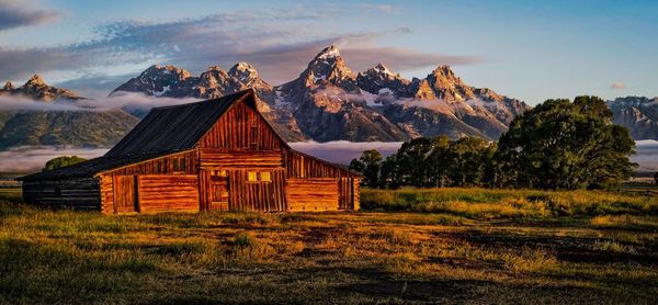 Houses on mountain landscape