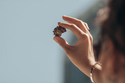 Close-up of woman hand holding leaf