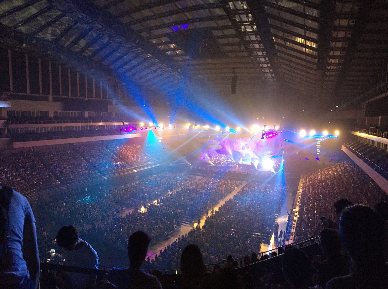 HIGH ANGLE VIEW OF PEOPLE ON STAGE AT NIGHT