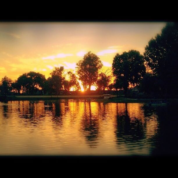 sunset, silhouette, water, reflection, lake, tranquil scene, scenics, tranquility, tree, sky, beauty in nature, orange color, nature, idyllic, waterfront, sun, river, outdoors, no people, cloud - sky