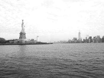 Statue of liberty amidst sea against sky