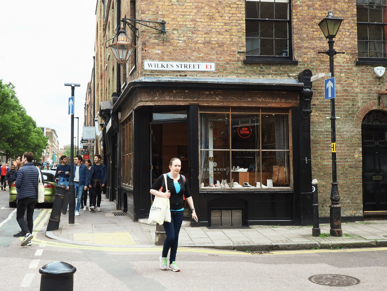 PEOPLE WALKING ON FOOTPATH AGAINST BUILDING