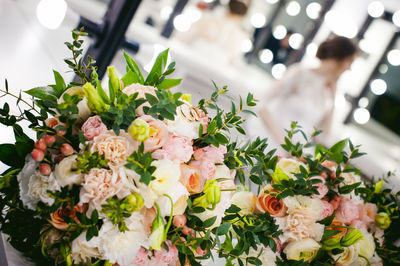 Close-up of white roses