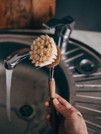 Dishwashing brush in the hand