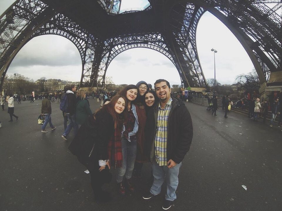 lifestyles, leisure activity, casual clothing, portrait, young adult, standing, young women, person, looking at camera, architecture, built structure, happiness, smiling, front view, large group of people, sunglasses, tourist, fun, tourism