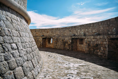 View of old ruin building against cloudy sky