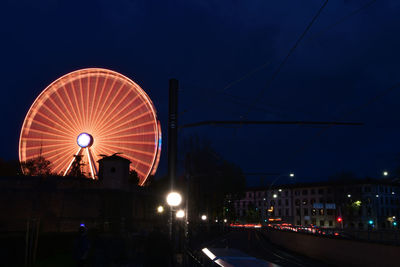 Ferris wheel at night in city