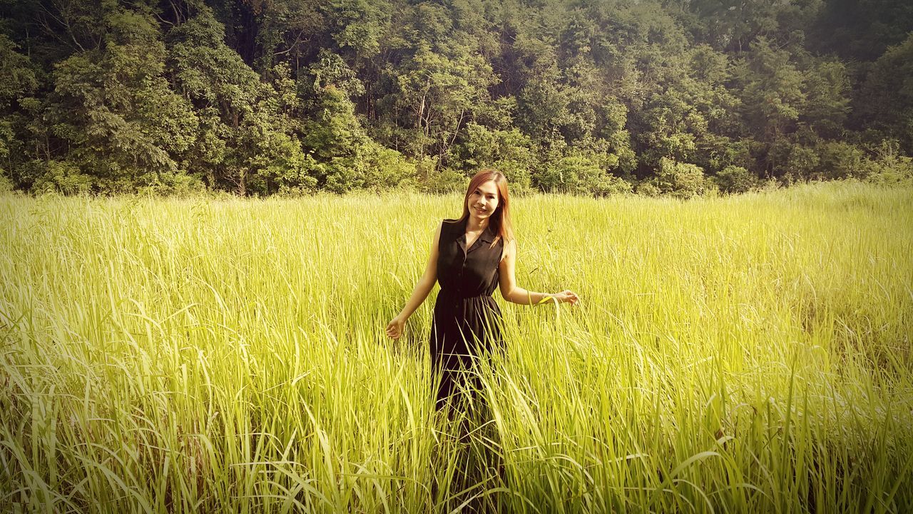 grass, field, grassy, landscape, lifestyles, leisure activity, standing, growth, tranquility, nature, rural scene, tranquil scene, green color, full length, beauty in nature, agriculture, tree, plant