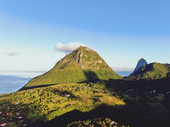 Scenic view of sea against sky / big piton 