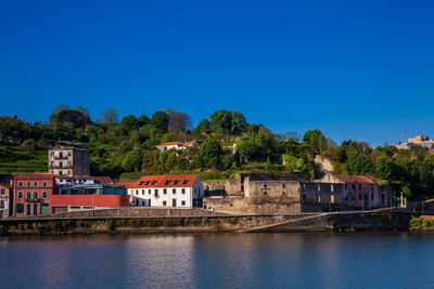 Vila nova de gaia on the banks of douro river seen from porto city