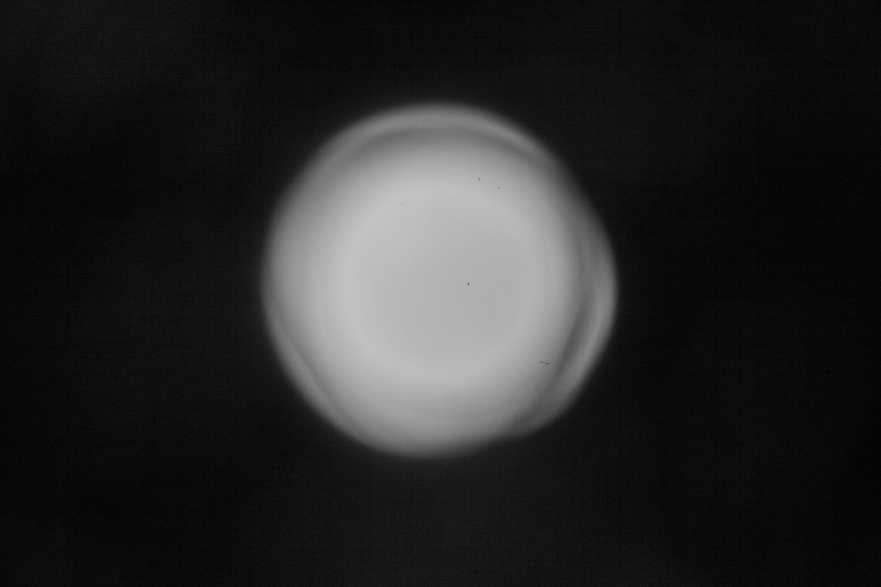 circle, darkness, geometric shape, black and white, light, no people, space, shape, white, astronomy, moon, close-up, astronomical object, black background, copy space, nature, macro photography, night