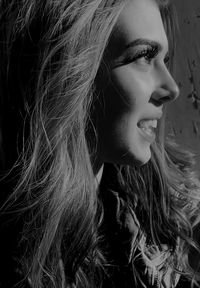 Black and white portrait of young woman looking away