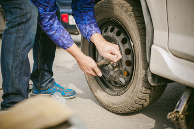 Mechanic inflating car tire