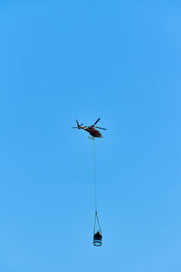 Helicopter transporting cargo