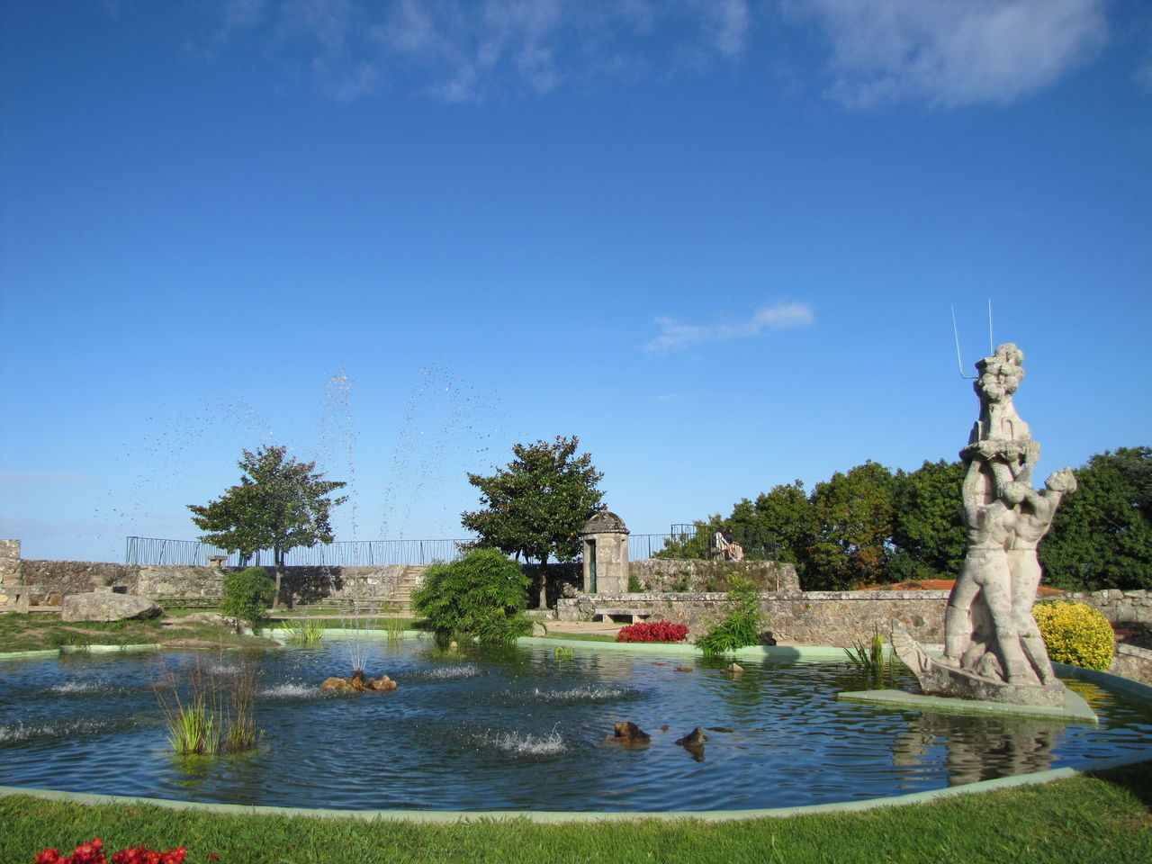 VIEW OF FOUNTAIN IN LAKE