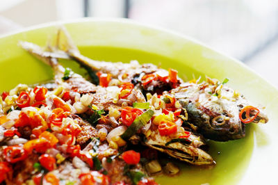 Mackerel cooked with spicy and savory 'sambal matah' 