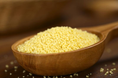 Close-up of lemon in bowl on table