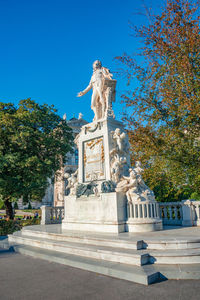 Statue of historical building against blue sky