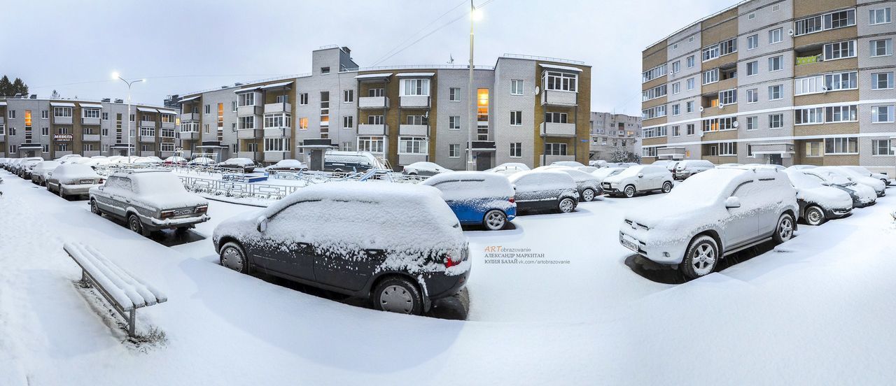 snow, winter, cold temperature, building exterior, architecture, built structure, season, weather, covering, city, white color, transportation, residential structure, frozen, residential building, day, land vehicle, building, mode of transport, car