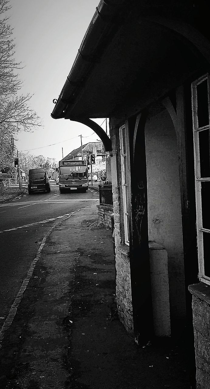 architecture, built structure, transportation, building exterior, abandoned, street, old, obsolete, road, clear sky, sky, damaged, the way forward, day, run-down, no people, mode of transport, deterioration, outdoors, sunlight