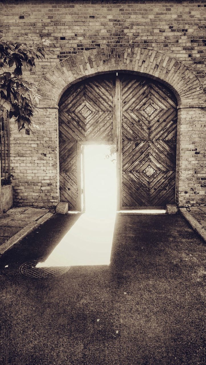 architecture, built structure, arch, building exterior, wall - building feature, stone wall, brick wall, entrance, door, building, the way forward, window, wall, old, sunlight, day, archway, indoors, cobblestone, house