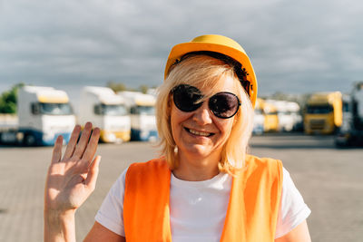 Portrait of young woman wearing sunglasses against sky